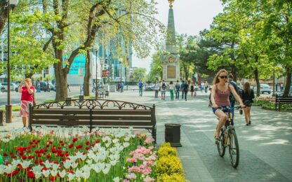 По центральной улице Краснодара